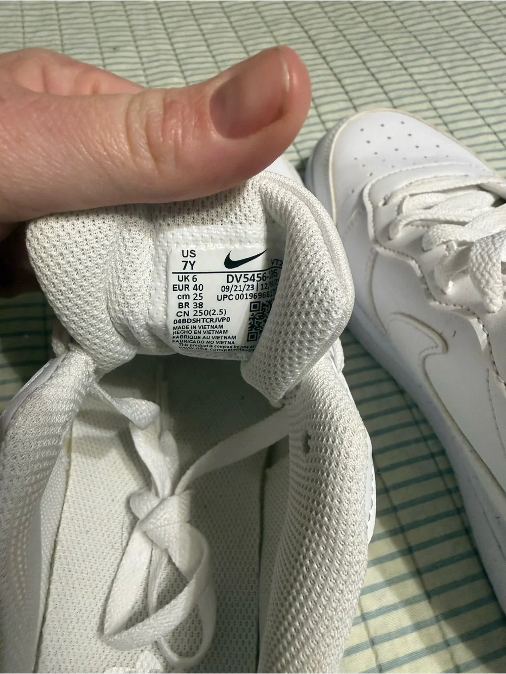 Nike White Low-Top Leather Sneakers size 7Y  Brand new